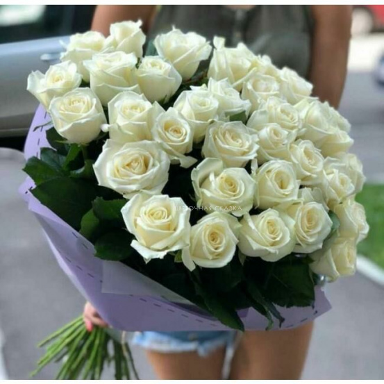 Белые розы 25 шт
