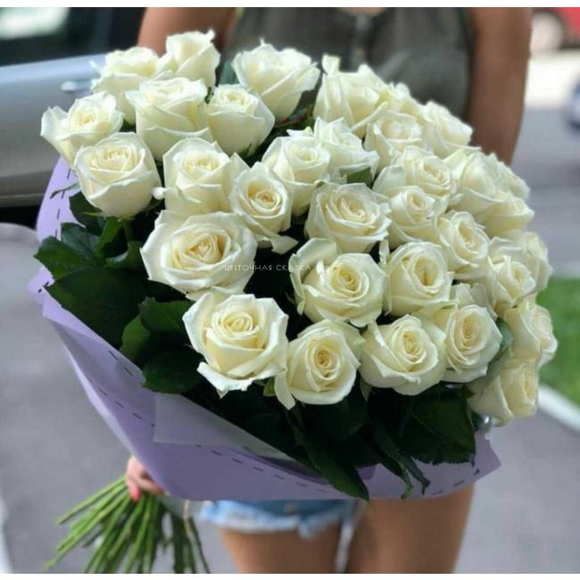 Белые розы 25 шт