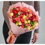 Яркий микс кустовой розы